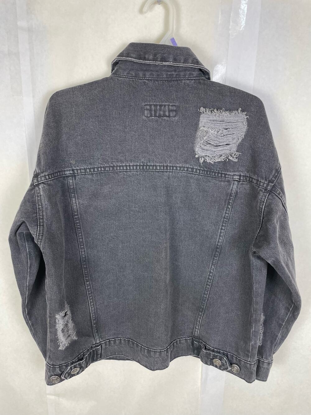 Forever 21 Womens Black Distressed button front Jean jacket size small
